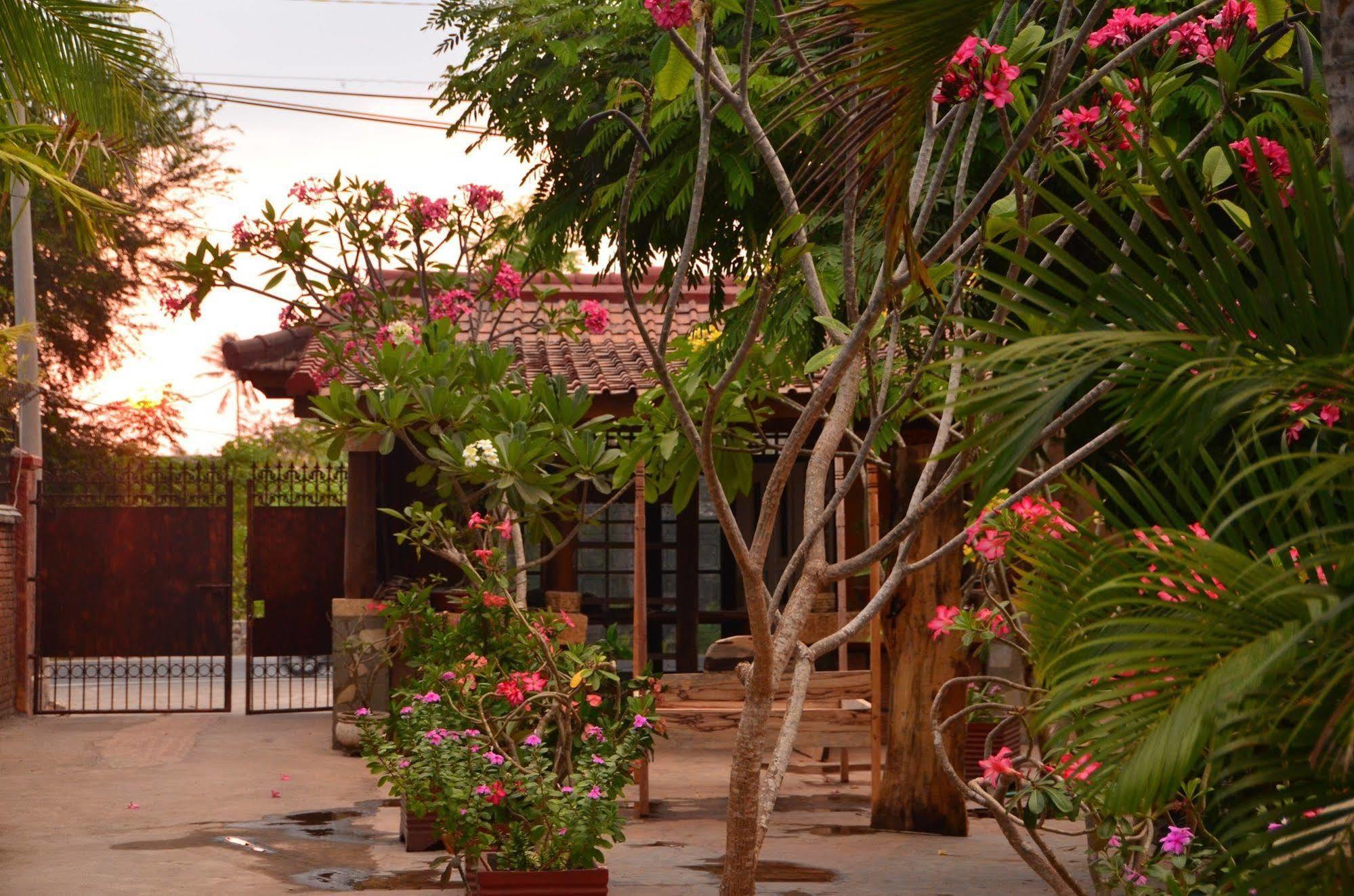 Stanley Lombok Hotel Mataram Exterior foto